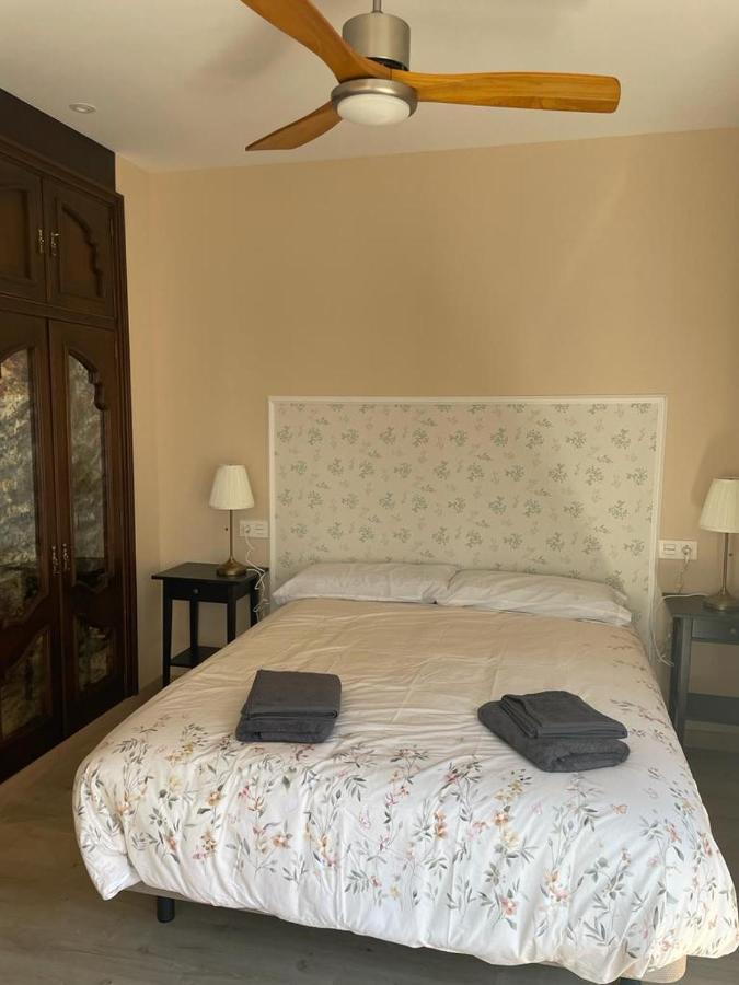 Apartamentos Gyc Vistas A Santo Domingo เลออน ภายนอก รูปภาพ
